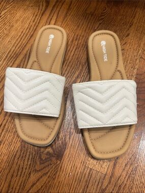 High Tide Women's Cream Quilted Slide Sandals with Cushioned Tan Footbed